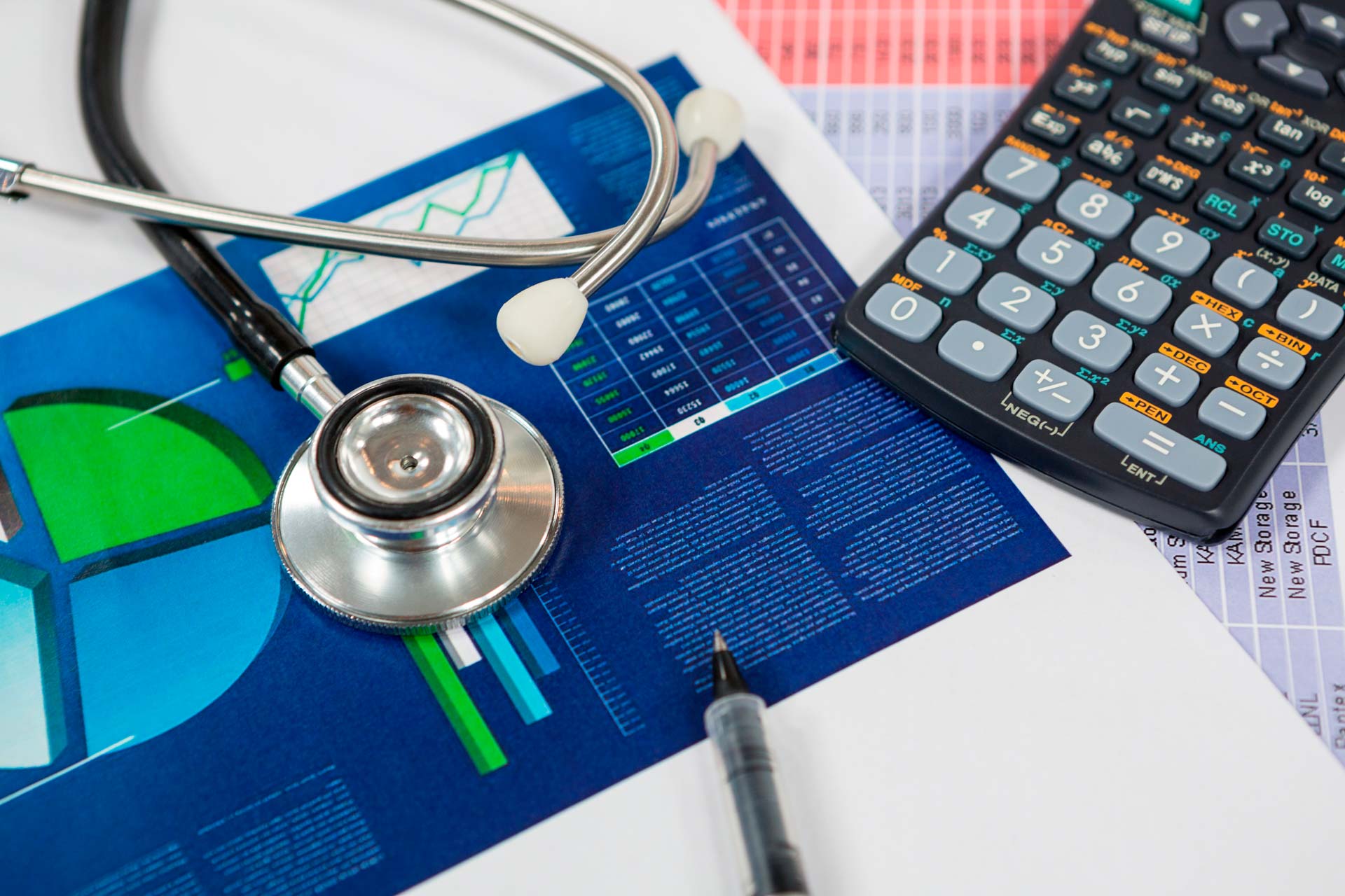 Guía fiscal express para médicos: ¿RESICO o Actividad Empresarial?